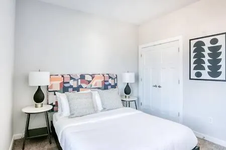 Apartment Two Cozysuites Spacious Music Row Condos W Parking Nashville United States